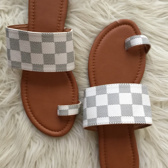 Checkered Toe Ring Slip On Sandals - Picture 7 of 16